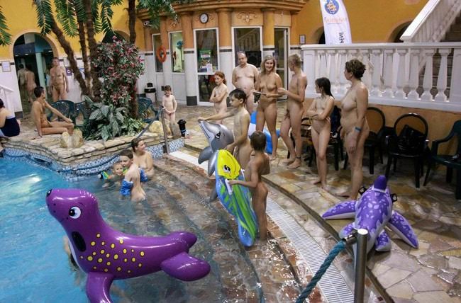Beauty family nudism in the pool - Purenudism gallery [Day of nudism in the pool]