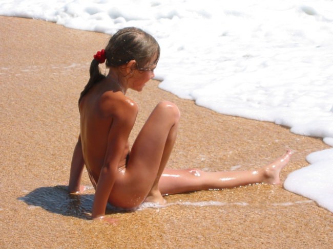 Purenudism gallery 35 - sea beach and warm sand Purenudism gallery 35 - sea beach and warm sand